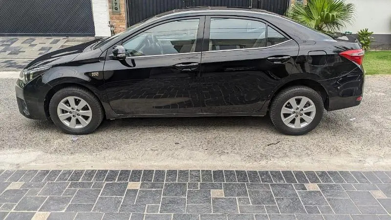 toyota-corolla-altis-x-cvt-i-18-big-0