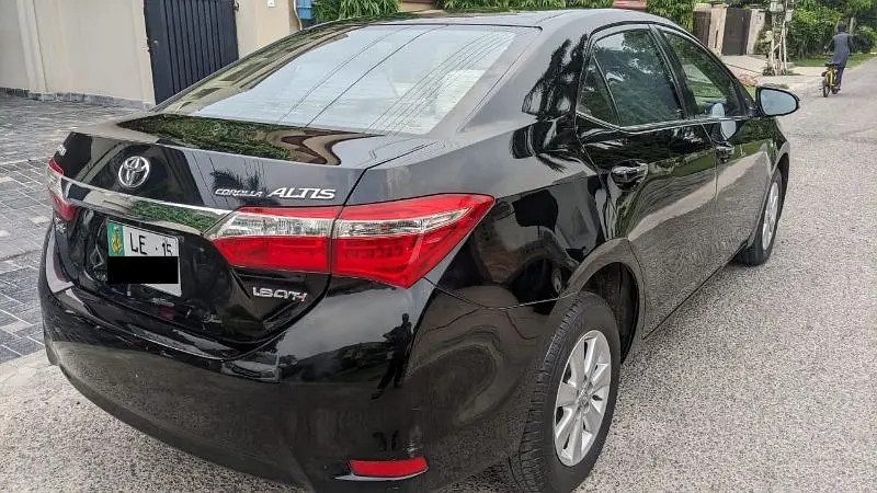 toyota-corolla-altis-x-cvt-i-18-big-1
