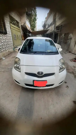 toyota-vitz-f-13-big-1