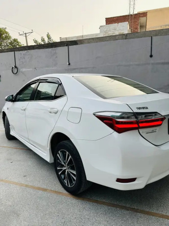 toyota-corolla-altis-16-x-cvt-i-big-1