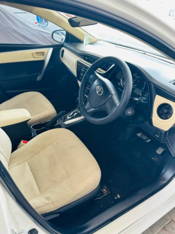 toyota-corolla-altis-x-manual-16-big-12