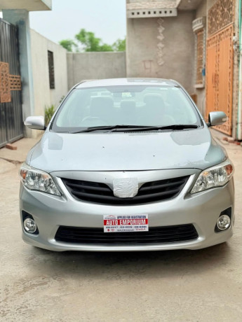 toyota-corolla-altis-x-manual-16-big-5