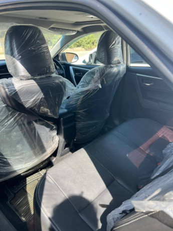 toyota-corolla-altis-x-cvt-i-18-big-4