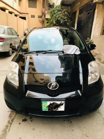 toyota-vitz-f-10-big-0