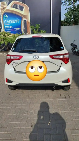 toyota-vitz-f-10-big-0