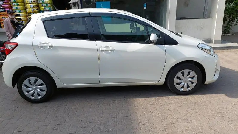toyota-vitz-f-10-big-1