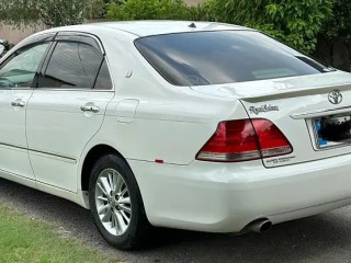 toyota-crown-royal-saloon-2004