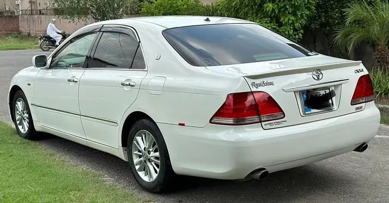 toyota-crown-royal-saloon-2004-big-0