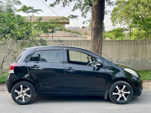 toyota-vitz-f-10-big-2