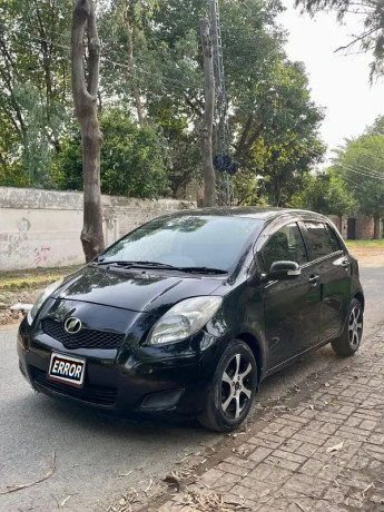 toyota-vitz-f-10-big-0