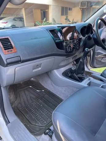 toyota-hilux-30-2007-big-1