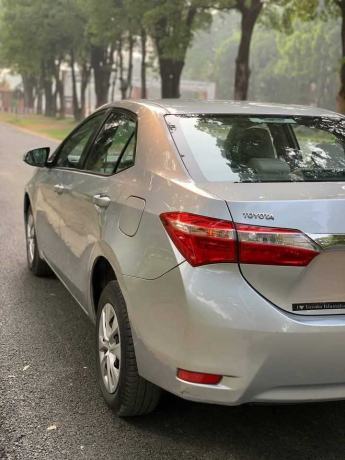 toyota-corolla-altis-16-x-cvt-i-big-4