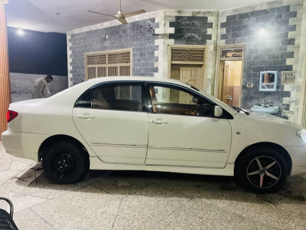 toyota-corolla-saloon-auto-big-5