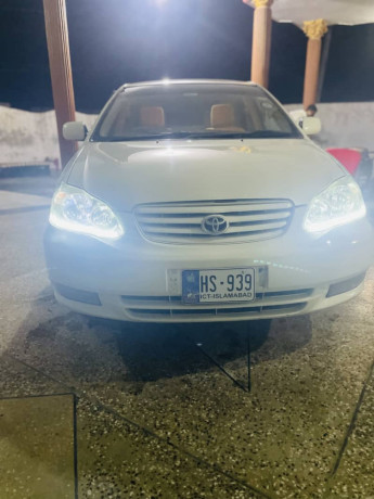 toyota-corolla-saloon-auto-big-0