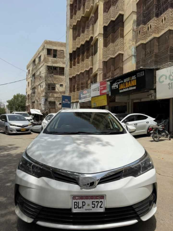 toyota-corolla-altis-16-x-cvt-i-big-0