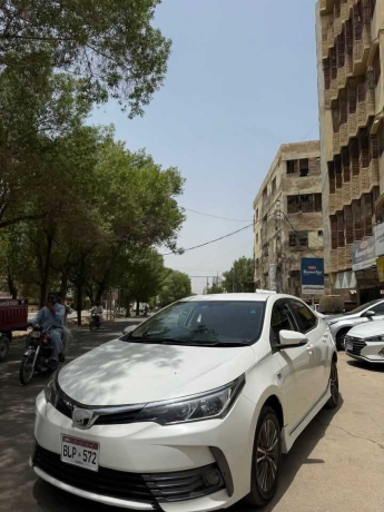 toyota-corolla-altis-16-x-cvt-i-big-2
