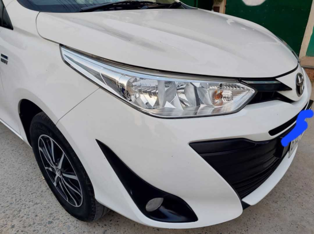 toyota-yaris-sedan-ativ-mt-13-big-8