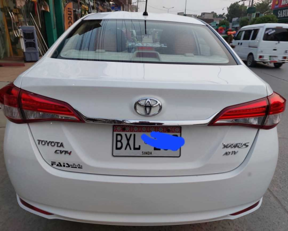toyota-yaris-sedan-ativ-mt-13-big-1