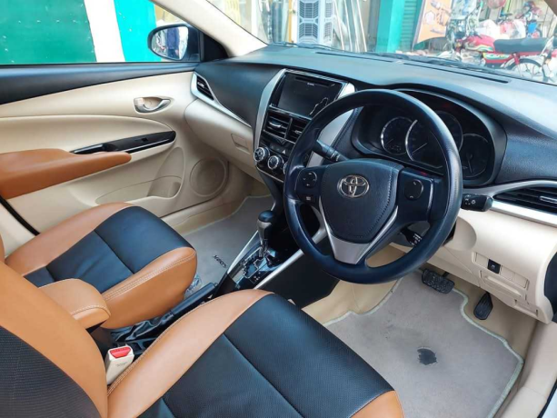 toyota-yaris-sedan-ativ-mt-13-big-2