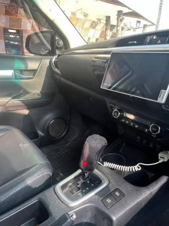 toyota-hilux-revo-rocco-big-5