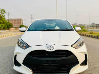 toyota-yaris-hatchback-g-10