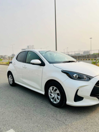 toyota-yaris-hatchback-g-10-big-1