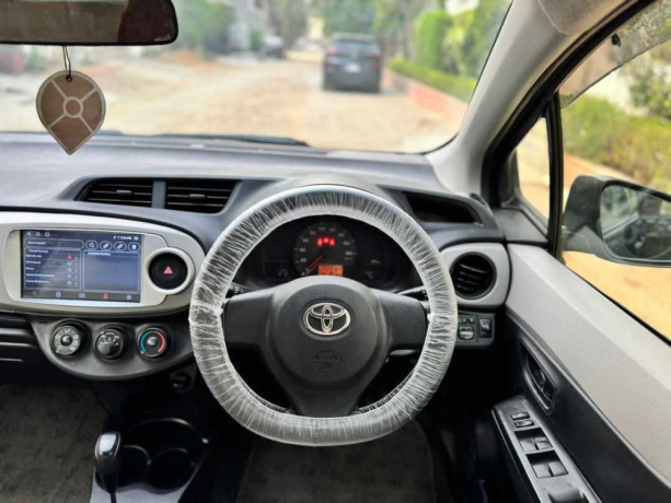 toyota-vitz-f-10-big-6