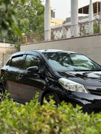toyota-vitz-f-10-big-8