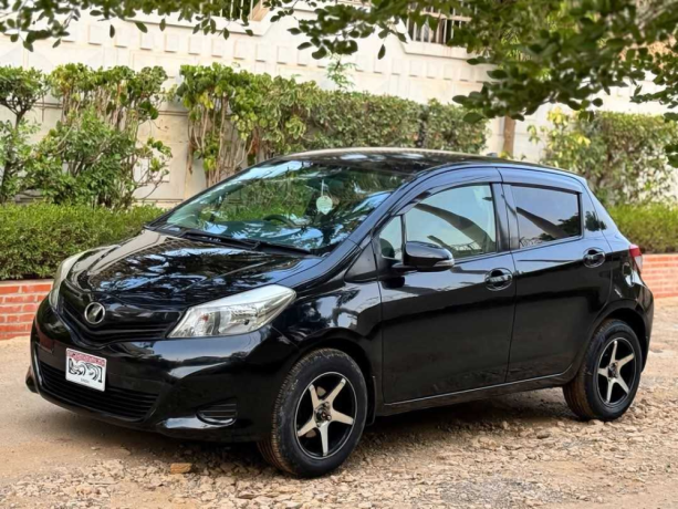 toyota-vitz-f-10-big-1