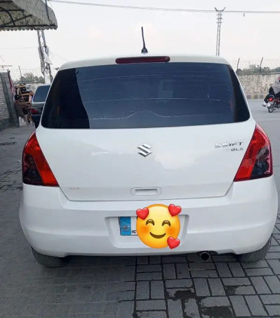 suzuki-swift-dlx-2011-big-9
