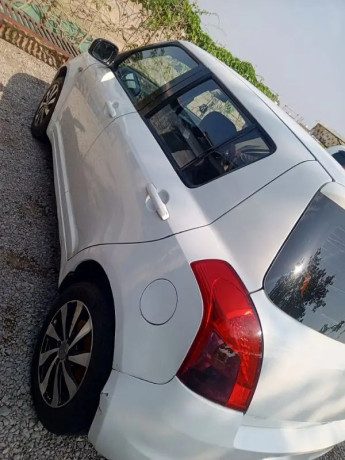 suzuki-swift-dlx-2011-big-7