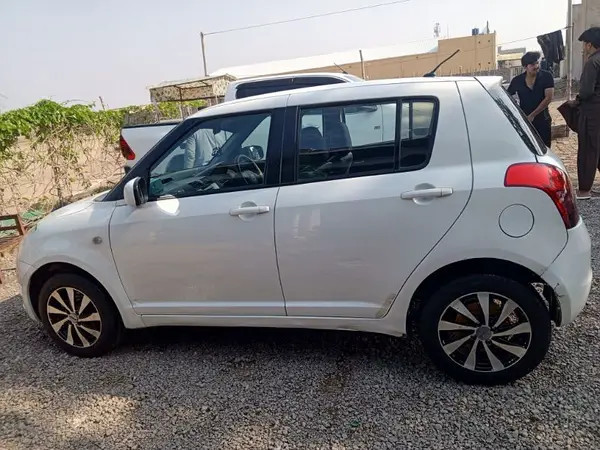 suzuki-swift-dlx-2011-big-8