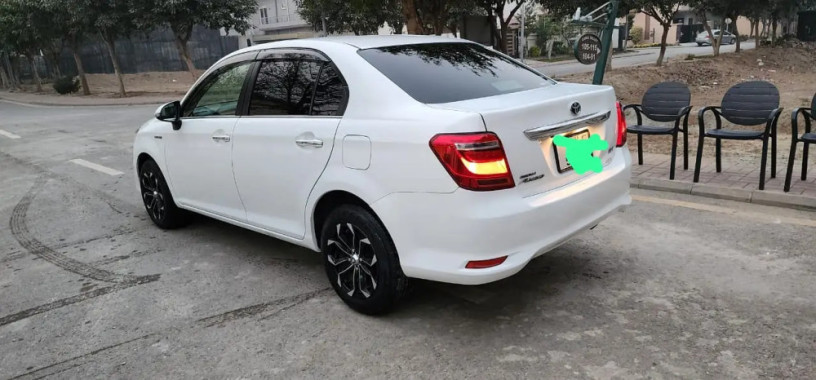 toyota-corolla-axio-hybrid-15-2016-corolla-axio-2016-big-1