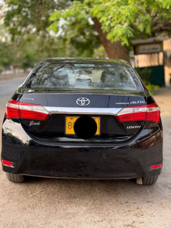 toyota-corolla-altis-x-cvt-i-18-big-4