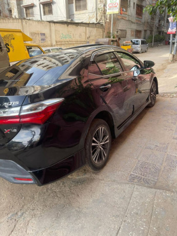 toyota-corolla-altis-x-cvt-i-18-big-3