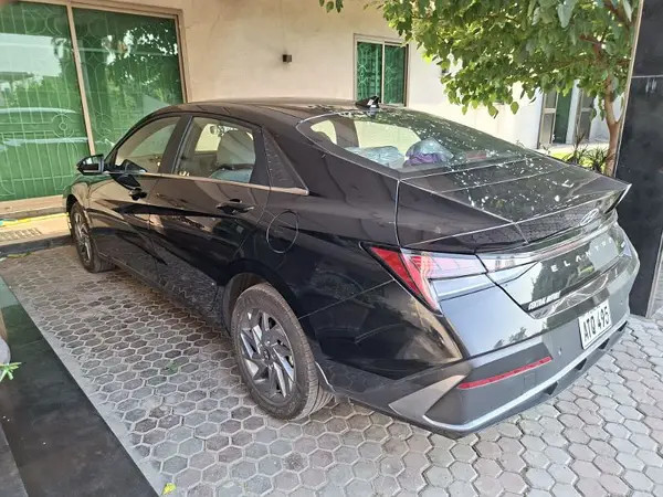 hyundai-elantra-2024-sage-green-big-3