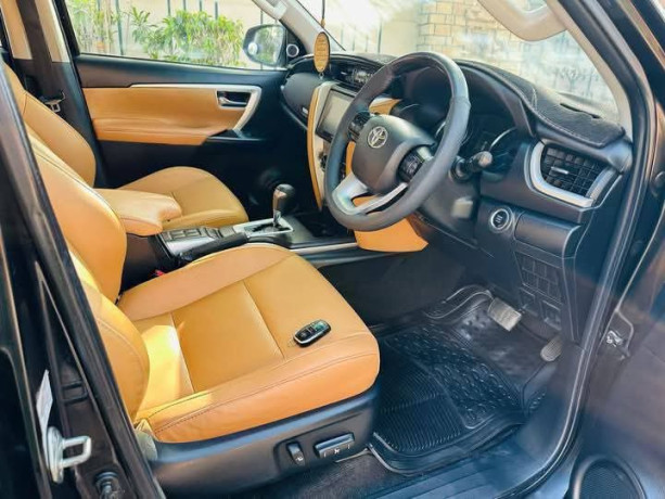 toyota-fortuner-27-v-big-5