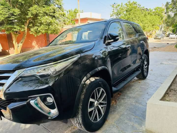 toyota-fortuner-27-v-big-2