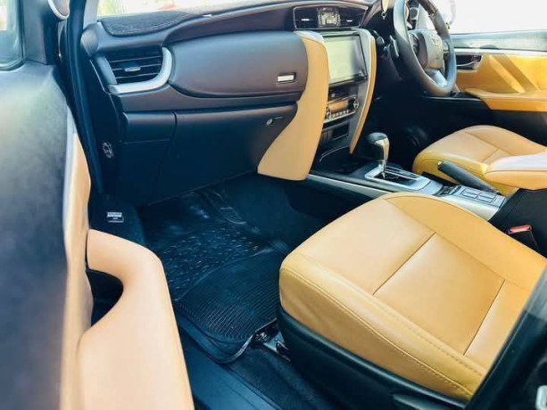 toyota-fortuner-27-v-big-8