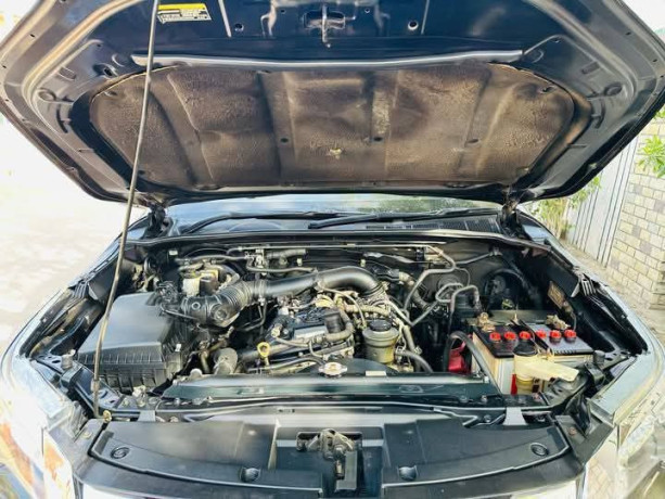 toyota-fortuner-27-v-big-11
