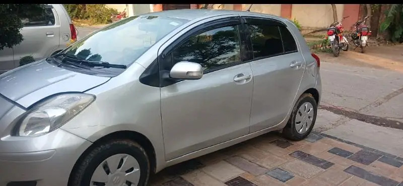 toyota-vitz-2008-big-1