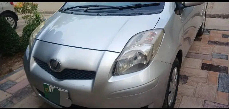 toyota-vitz-2008-big-0