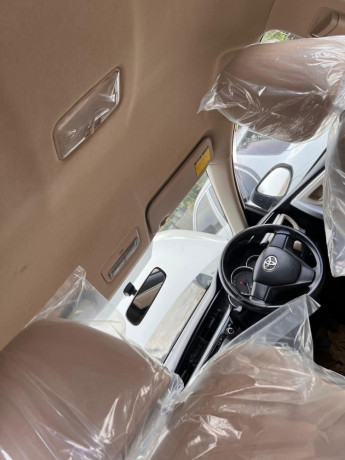toyota-corolla-altis-x-manual-16-big-12