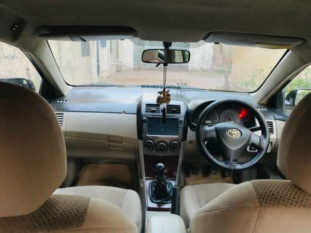 toyota-corolla-altis-x-manual-16-big-5