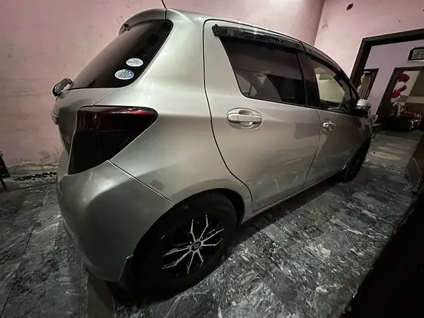 toyota-vitz-20111415-big-7
