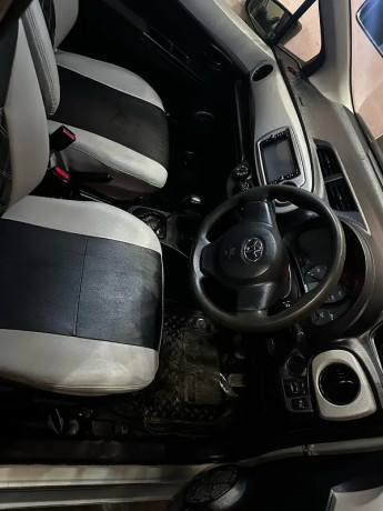 toyota-vitz-20111415-big-6