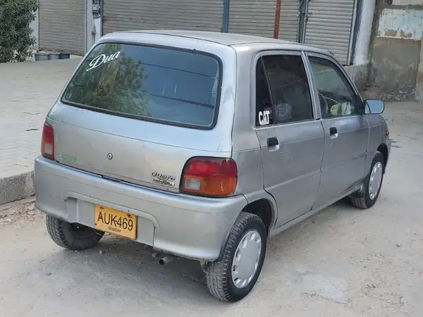 daihatsu-cuore-2010-big-2