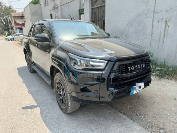 toyota-hilux-revo-gr-s-big-2