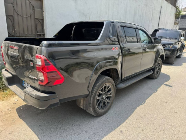 toyota-hilux-revo-gr-s-big-3