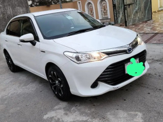 toyota-corolla-axio-hybrid-15-2016